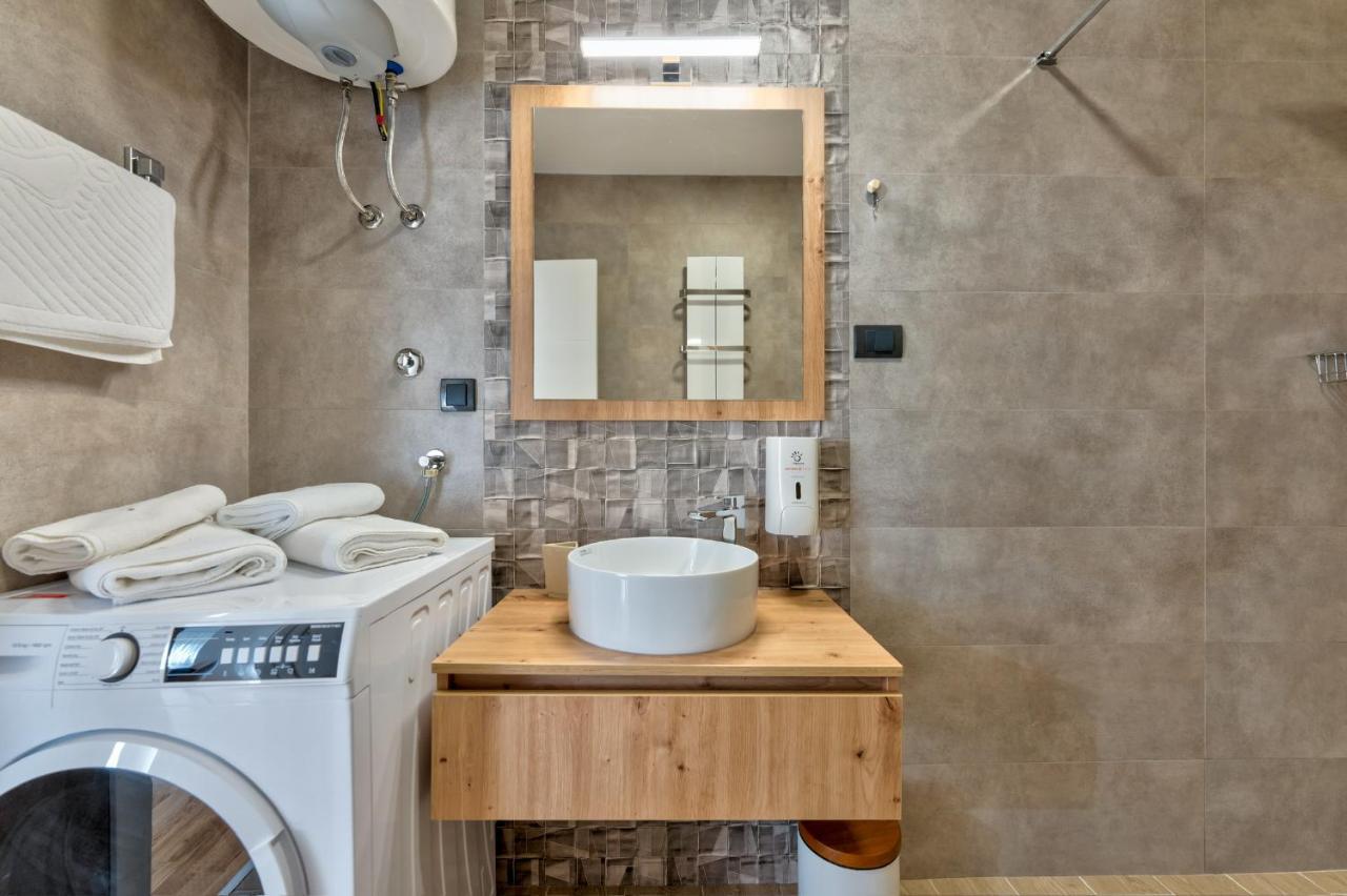 Woodhouse Apartment
