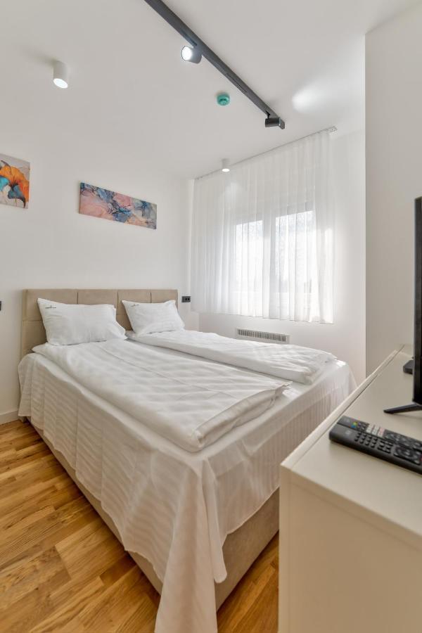 Woodhouse Apartment