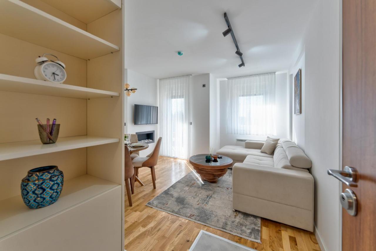 Woodhouse Apartment